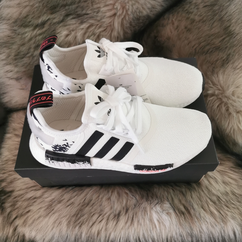 LAST ONE ❤️ADIDAS NMD_R1 WHITE BLACK GRAFFITI SHO… - Picture 4 of 5